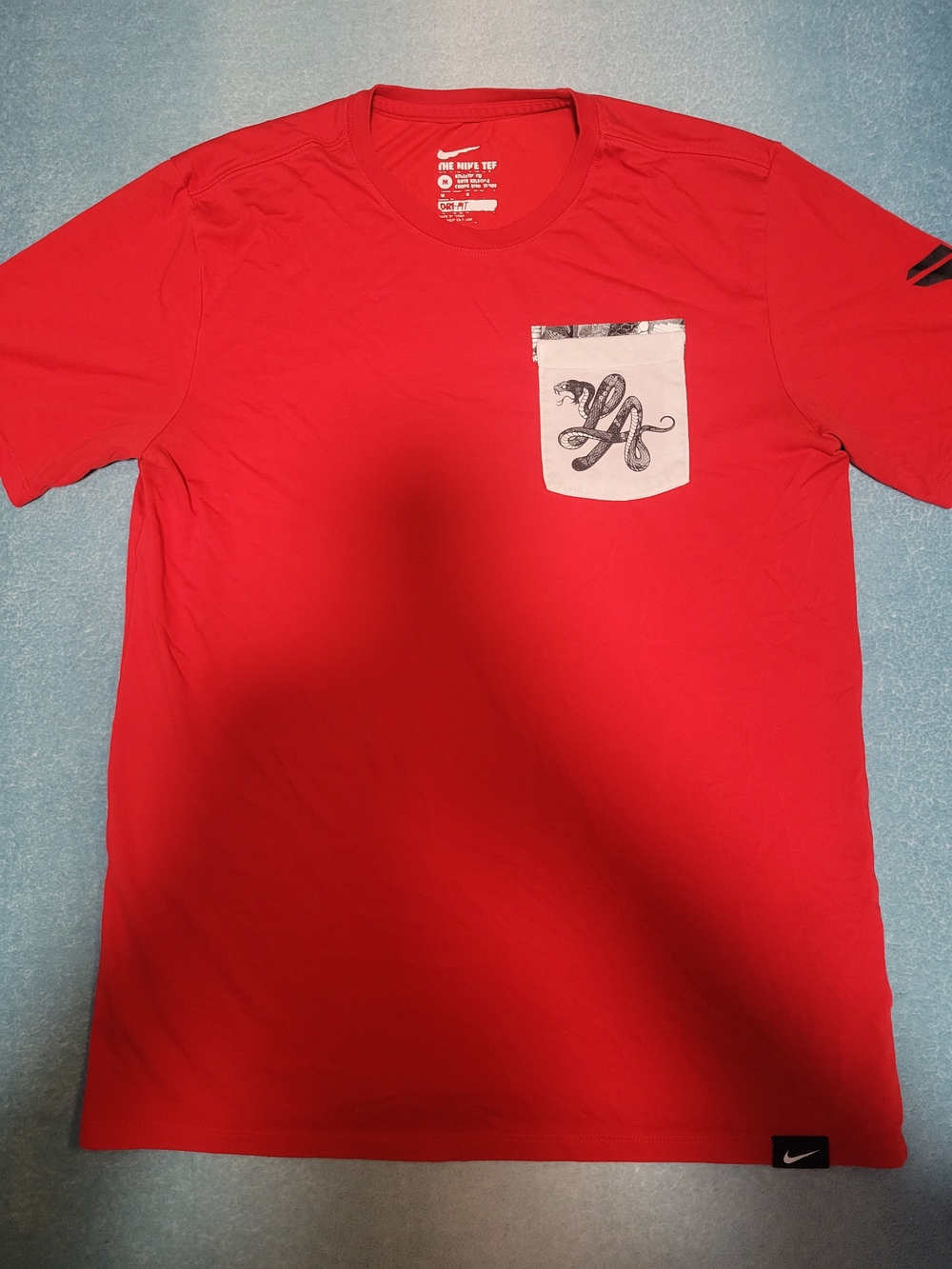 Nike Kobe Byrant Black Mambas Men’s Red Pocket T-Shirt with Graphic Detail